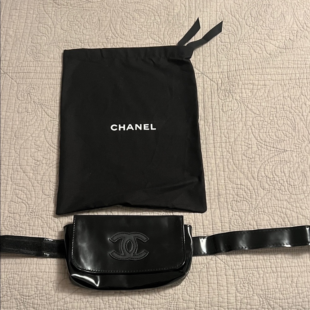 CHANEL Glossy Black Belt Bag
